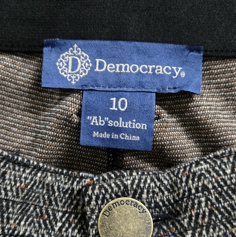 Democracy Women's Black Pants - Picture 7 of 8